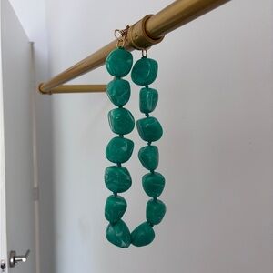 THE SILVER WREN Elegant Green Beaded Necklace